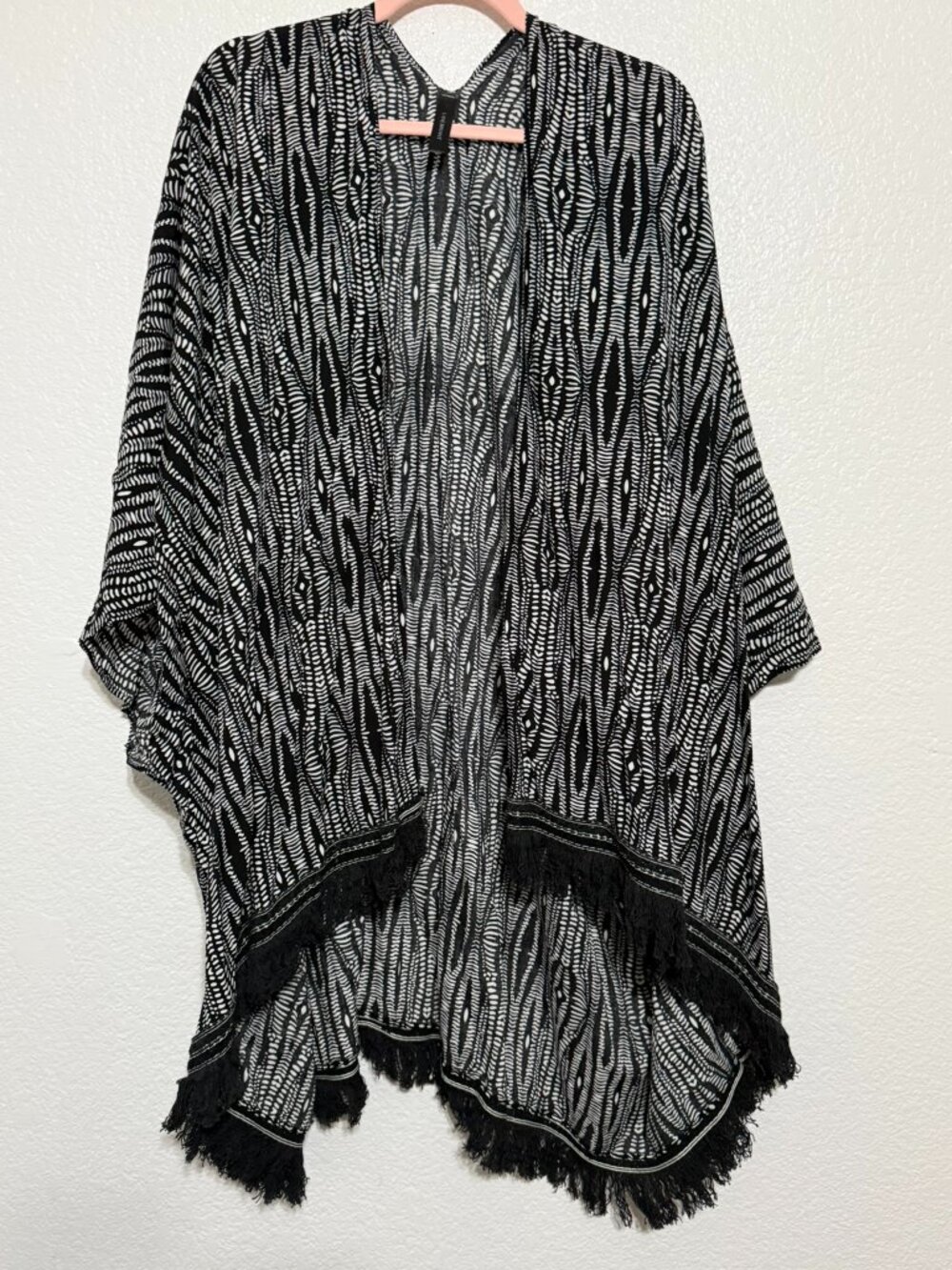 Lane Bryant Onesize Fits All Kimono with Fringe Black and White GUC